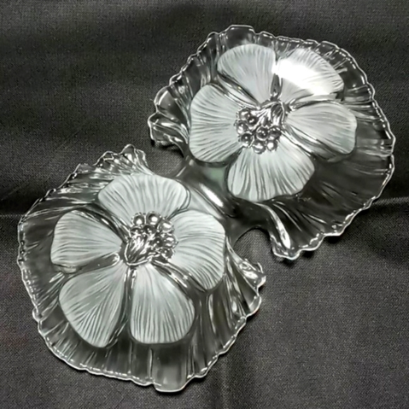 Mikasa 13" Hibiscus Frost Divided Server - Picture 6 of 7